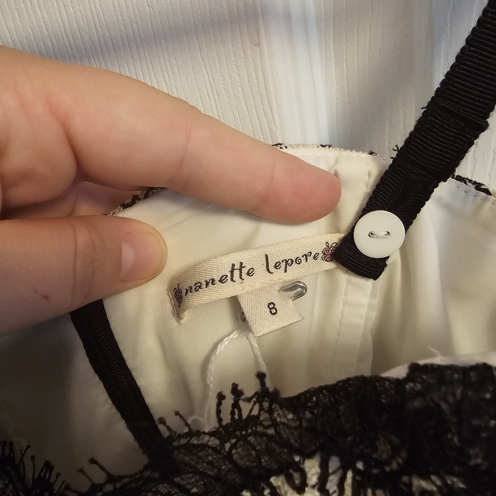 Vintage Nanette Lepore Black and White Floral Lace dress, removable strap - Picture 4 of 7